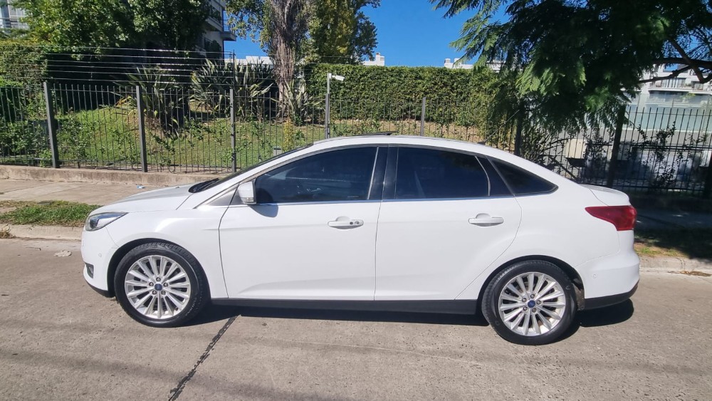 Ford Focus Titanium — foto 7